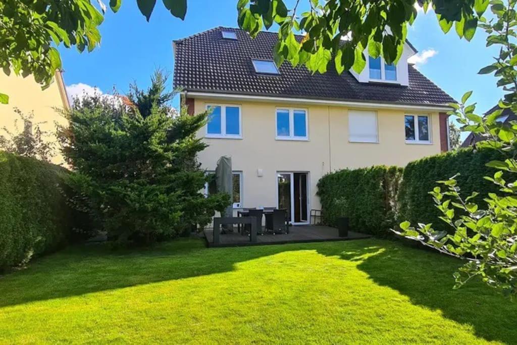 Modern Townhouse, Quiet And Close To The Centre. Casa vacanze Berlino